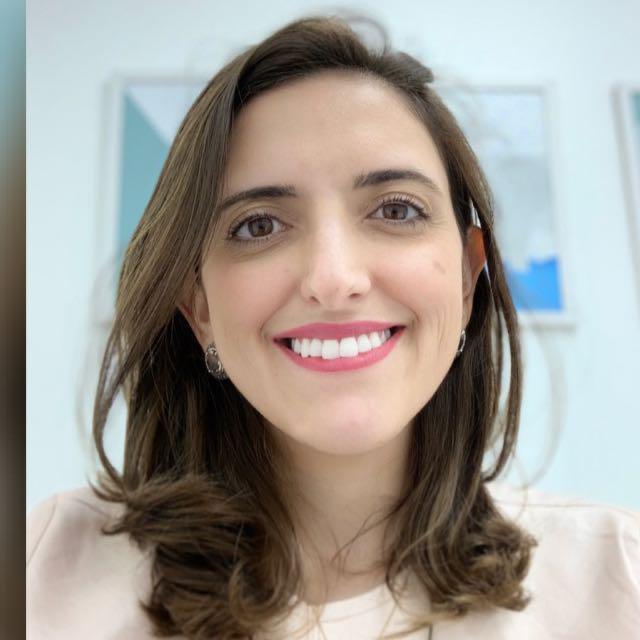 Dra. Juliana Cavalsan